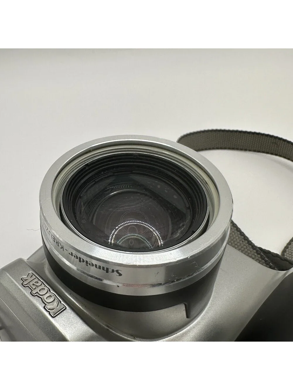 Kodak EasyShare Z650 6.1MP Silver Point & Shoot Camera 10x Zoom, Viewfinder